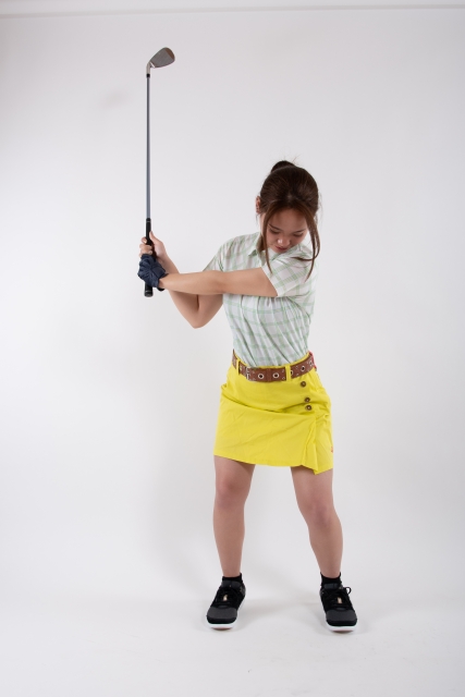 ハーフショットを練習する女性